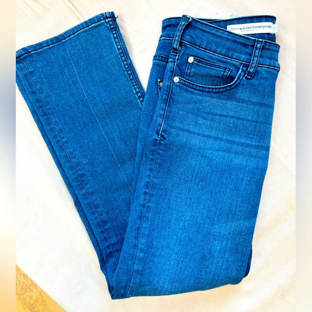 Pilcro high rise bootcut blue jeans. S27.